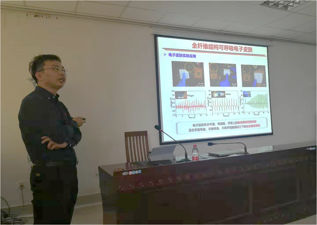 李召岭老师来校作报告.png