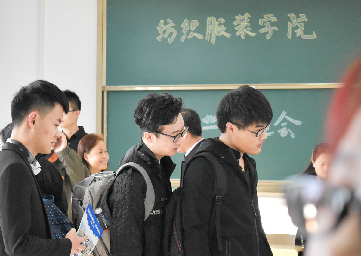 双选会现场2.jpg